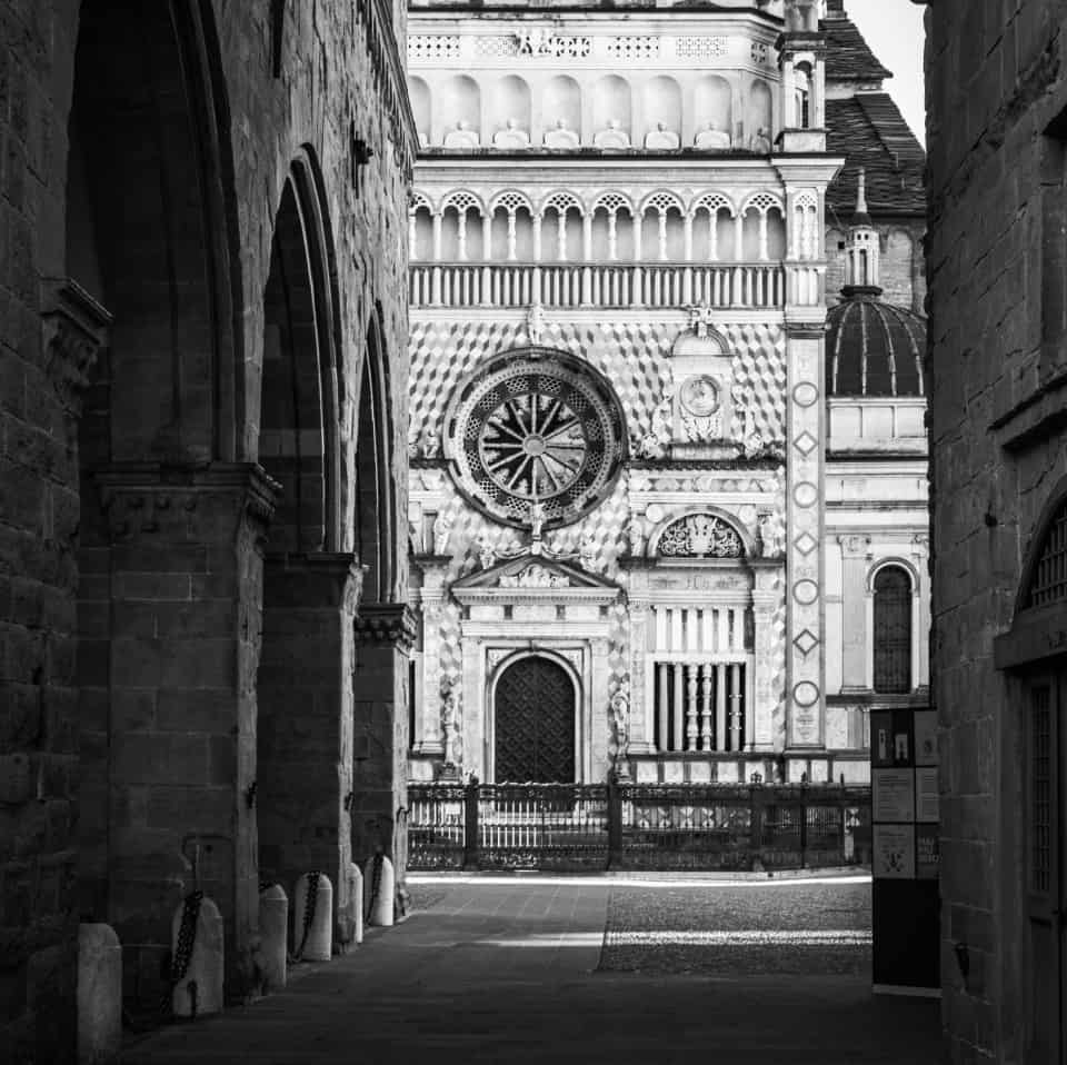 Porzione della facciata anteriore della cattedrale di Sant'Alessandro a Bergamo